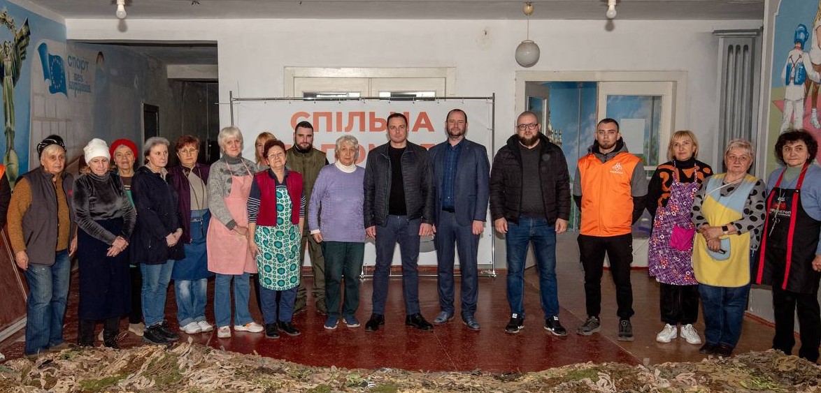 Кожна пара рук – важлива: «Жіноча сотня» запрошує кам'янчан та вимушених переселенців долучатись до благодійної справи - ФОТО