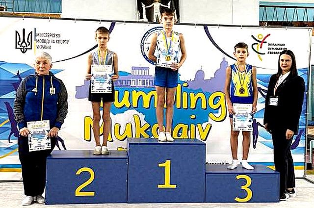 Спортсмени з Кам`янського стали призерами двох національних турнірів зі стрибків на акробатичній доріжці - ФОТО