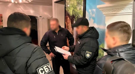 Пляжний відпочинок замість конференції: депутату міськради Дніпра оголосили підозру