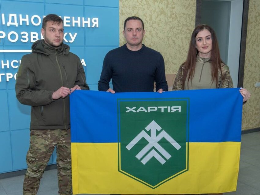 Кам’янське передало військовим обладнання для автомайстерні