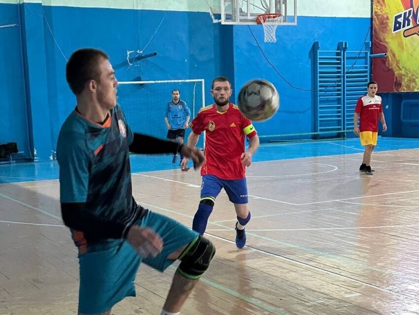 У чемпіонаті Кам`янського з футзалу лідери утримують свої позиції