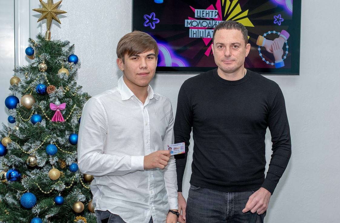 Активна молодь Кам'янського прозвітувала про реалізовані ініціативи - ФОТО