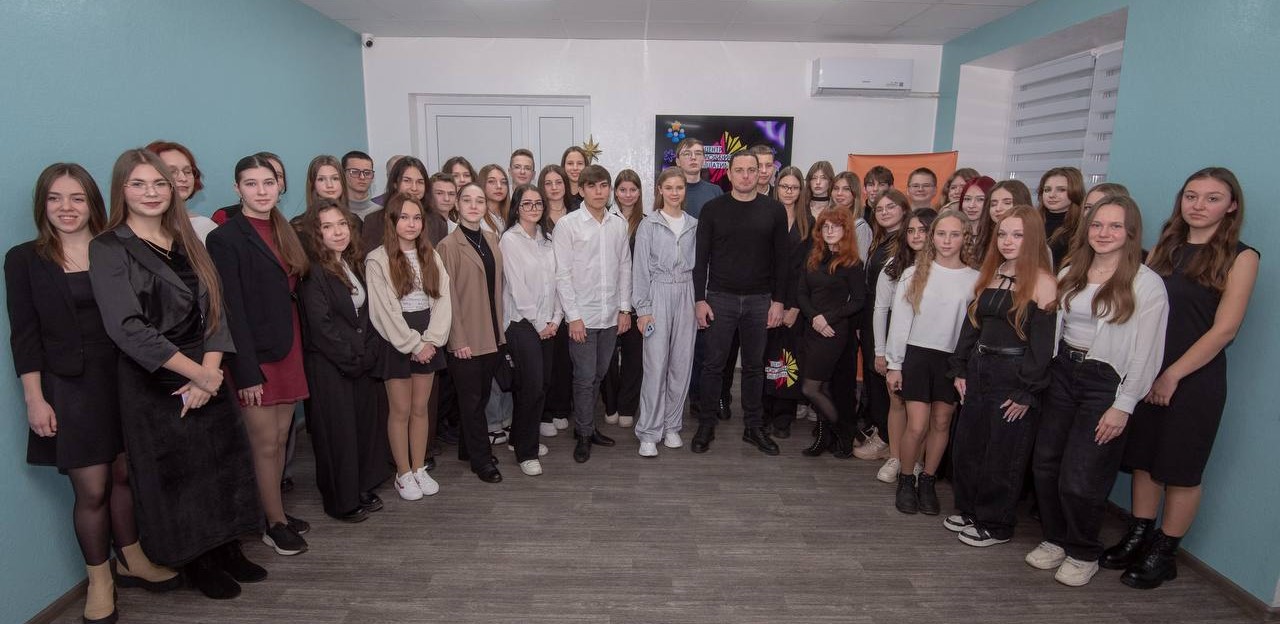 Активна молодь Кам'янського прозвітувала про реалізовані ініціативи - ФОТО