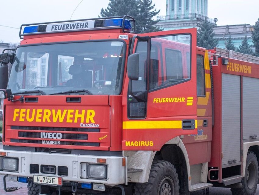 Німецькі партнери привезли та передали Кам’янському пожежний автомобіль