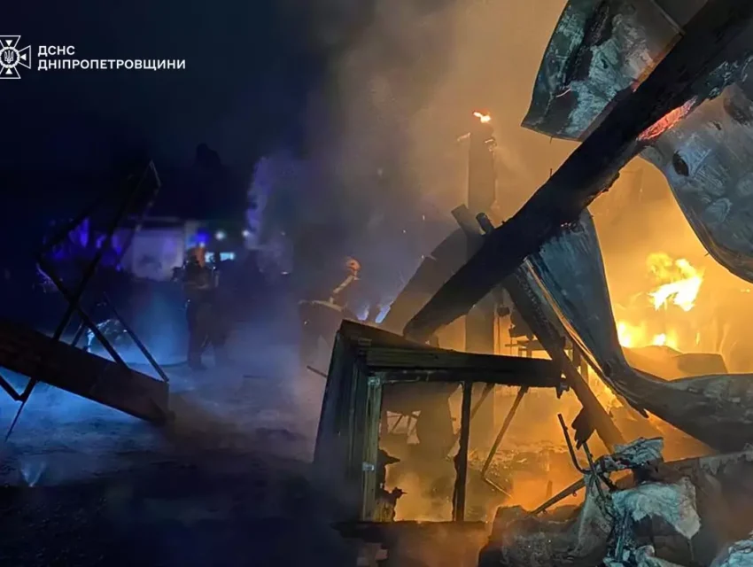В Кам’янському вчора пізно ввечері горів склад у Південному районі міста