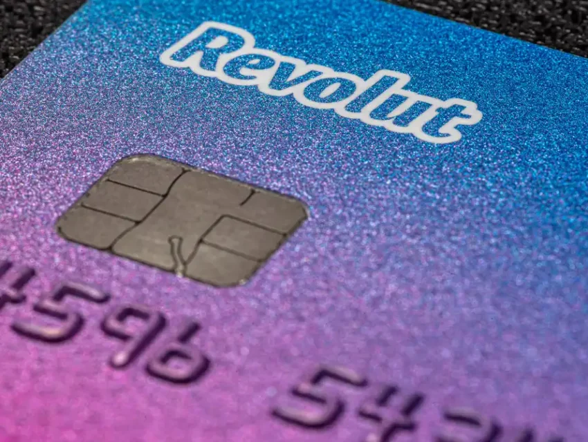 Необанк Revolut попередив українців про закриття їхніх рахунків через 60 днів