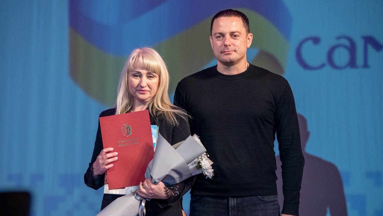 Сьогодні в Кам'янському з професійним святом вітали працівників місцевого самоврядування - ФОТО