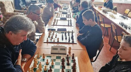 Юний шахіст Давід Дунаєвський став переможцем турніру у Кам`янському