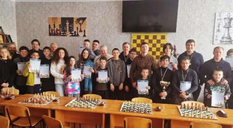 У Кам’янському визначилися призери турніру “Шахова сім’я”