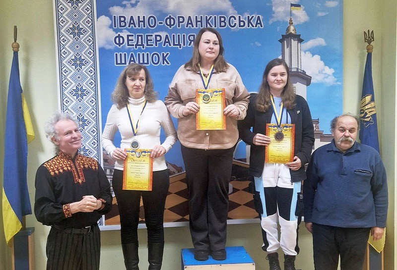 Кам`янчанка Олена Коротка на чемпіонаті України з міжнародних шашок здобула ще дві медалі
