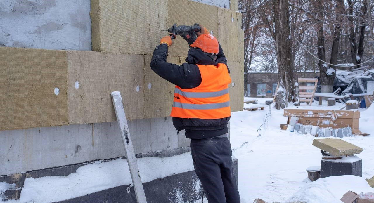 В Кам'янському до кінця весняних канікул планують завершити будівництво укриття в ліцеї №22 - ФОТО