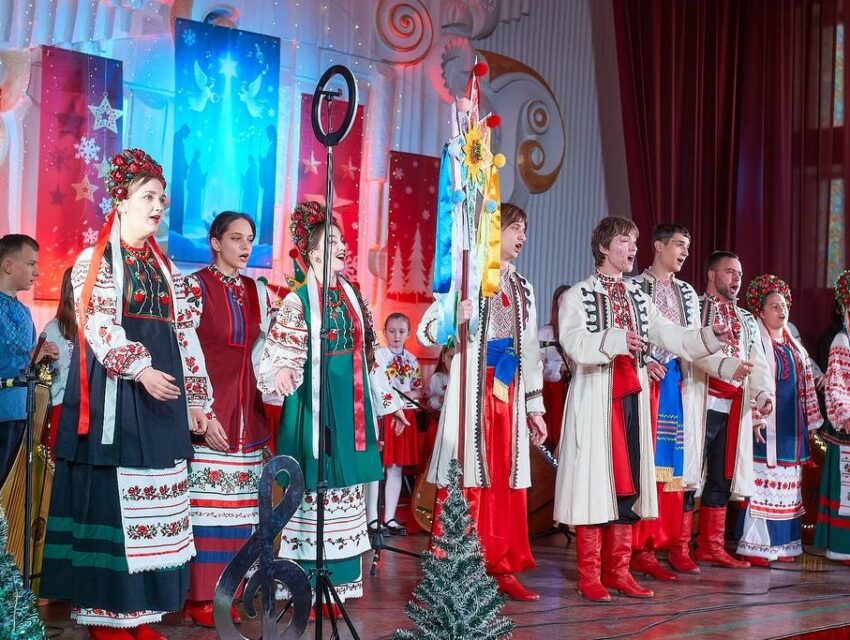 Різдвяний вертеп, колядки та щедрівки: у Кам’янському відбувся VII міський фестиваль «Різдвяна зірка»