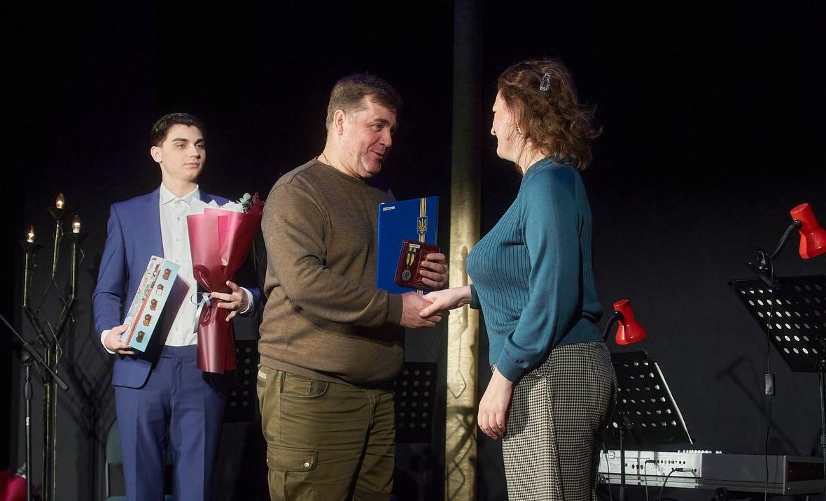 Волонтерську спільноту Кам'янського привітали з професійним святом - ФОТО
