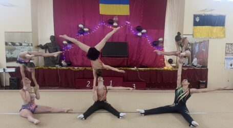 Акробати з Кам`янського вибороли нагороди на юніорському чемпіонаті України