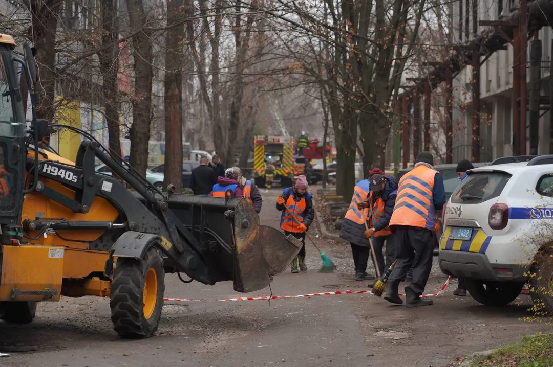 Внаслідок атаки по Дніпру є загиблі та постраждалі - ФОТО