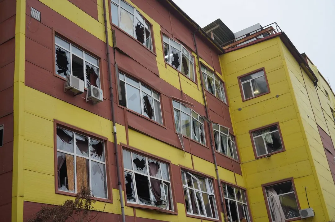 Внаслідок атаки по Дніпру є загиблі та постраждалі - ФОТО