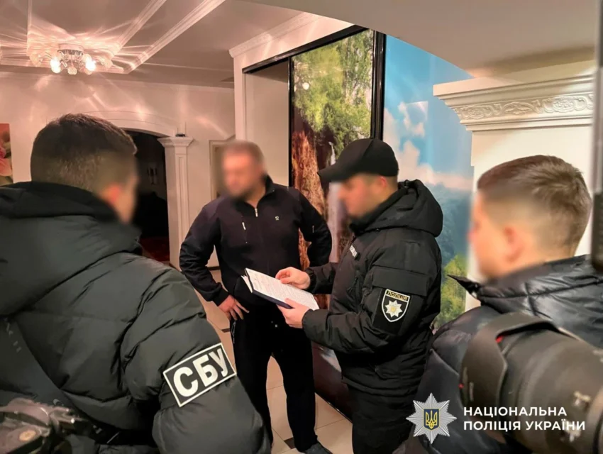 Пляжний відпочинок замість конференції: депутату міськради Дніпра оголосили підозру