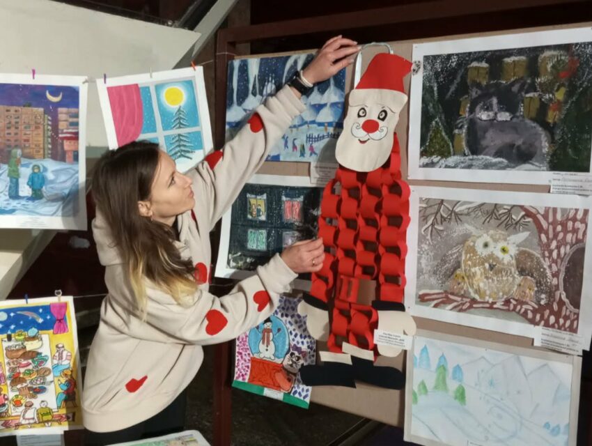 В Музеї історії Кам’янського готують до відкриття виставку дитячих малюнків «Зима-чарівниця»