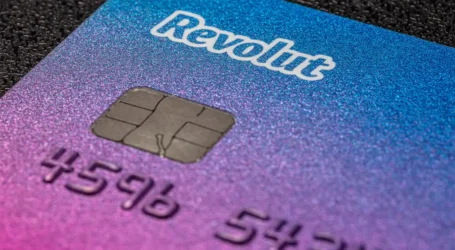 Необанк Revolut попередив українців про закриття їхніх рахунків через 60 днів