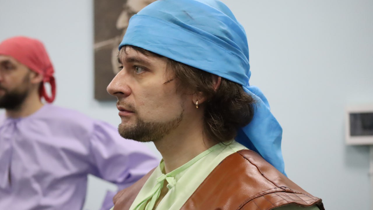 Піратський драйв та різдвяна магія: театр Кам’янського готує до Нового року захопливі історії для своїх маленьких глядачів - ФОТО