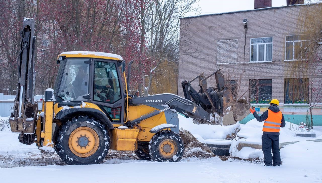 В Кам'янському до кінця весняних канікул планують завершити будівництво укриття в ліцеї №22 - ФОТО