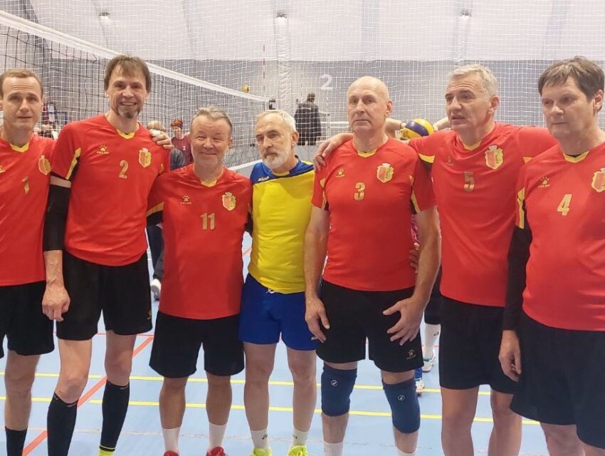 Волейбольна команда з Камʼянського стала призеркою чемпіонату України