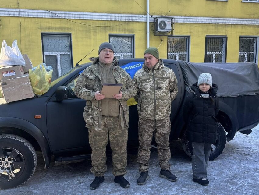 Освітяни, учні та батьки з Кам’янського зібрали гроші вже на 52 авто для військових
