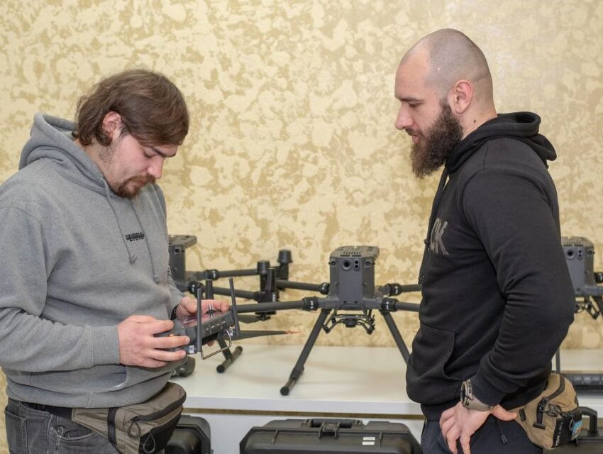 Кам’янське передало безпілотники захисникам, що боронять країну на Запорізькому напрямку