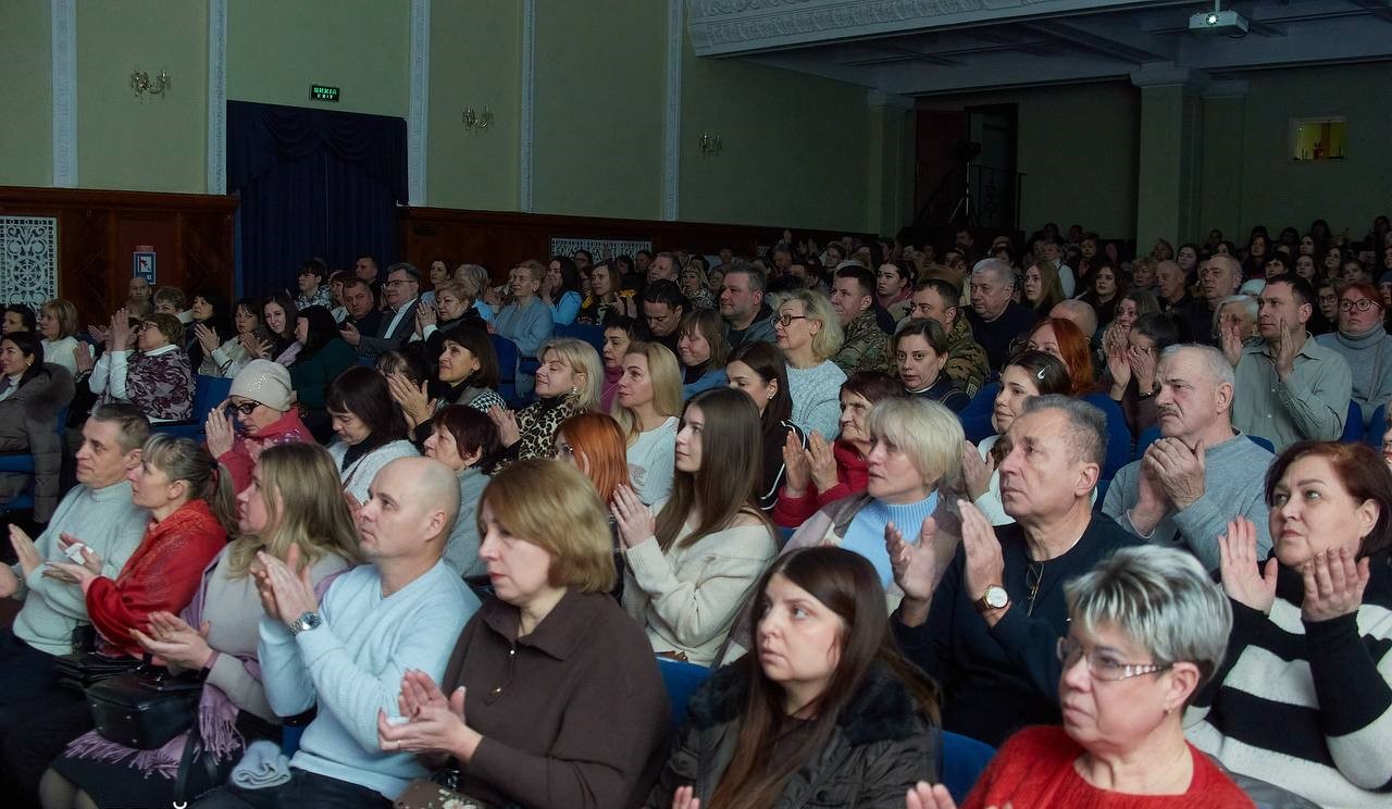 В Кам'янському відбувся благодійний концерт на підтримку Української добровольчої армії - ФОТО