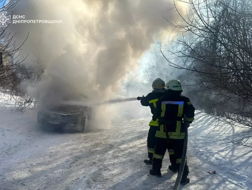 В Кам’янському на вул. Польській зайнялось авто