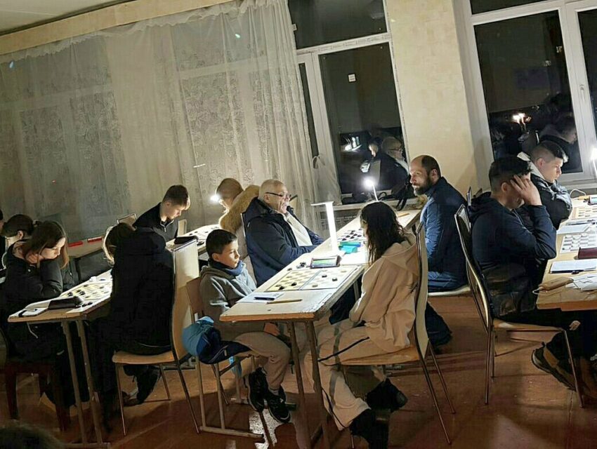 Стали відомі результати другого туру чемпіонату Кам`янського з шашок-64