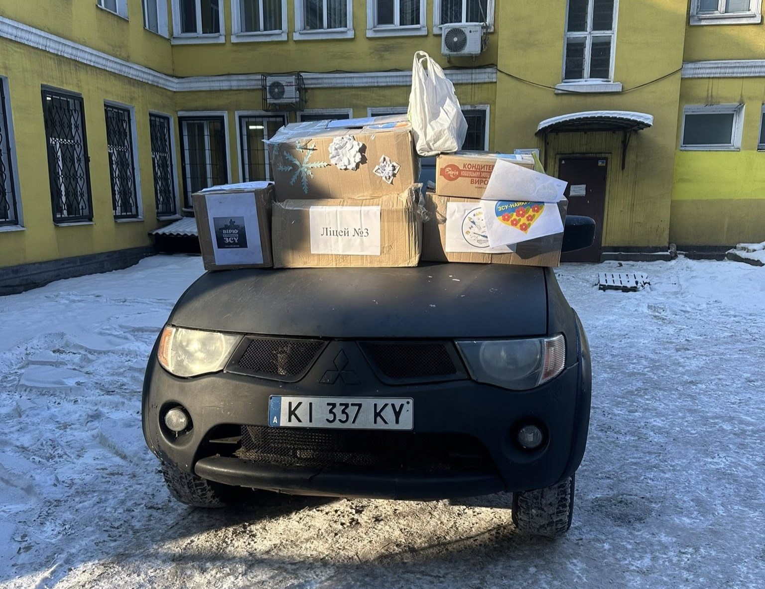 Освітяни, учні та батьки з Кам'янського зібрали гроші вже на 52 авто для військових - ФОТО
