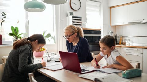 Уряд рекомендує перейти на дистанційне навчання та роботу через негоду