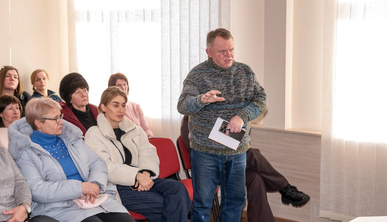 Опалення, відключення електрики, графіки тощо: головний енергетик Дніпропетровщині відповідав на питання мешканців Кам'янського - ФОТО