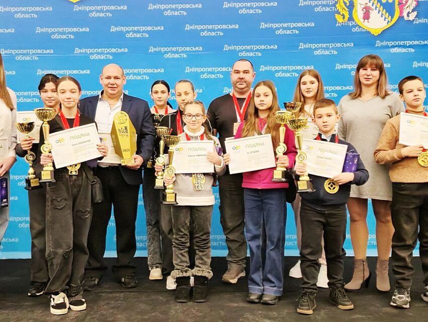 Каратистів з Кам’янського відзначили за значні досягнення обласними нагородами