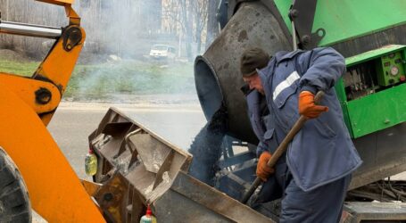 В Кам’янському проводять аварійні ремонти автошляхів