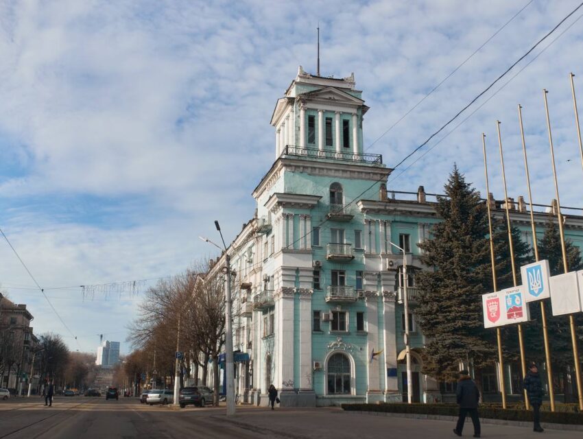 Ворог вночі гатив по Кам’янському, одна людина постраждала