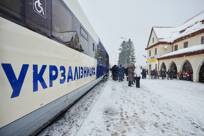 Через аномальну погоду затримуються потяги, що йдуть через Дніпропетровщину