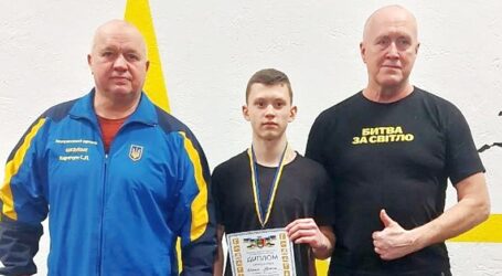 Артем Коник з Кам’янського став чемпіоном Дніпропетровщини з армрестлінгу (ВІДЕО)