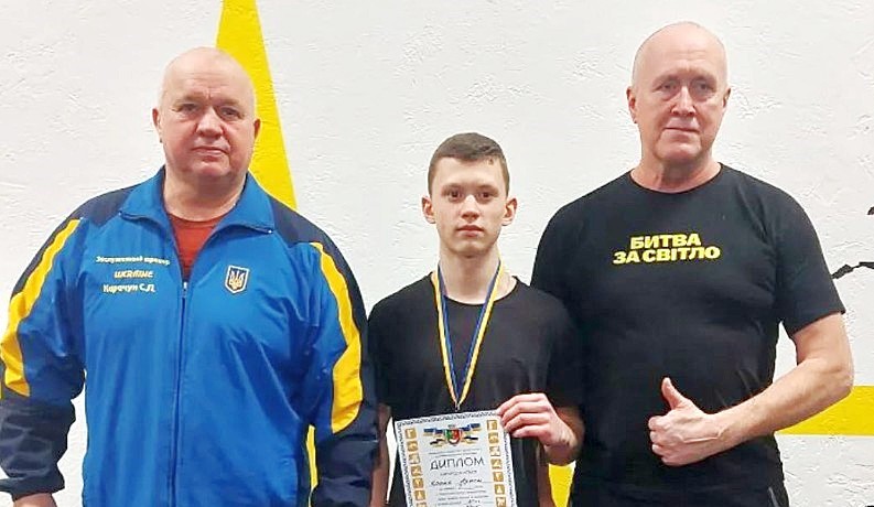 Артем Коник з Кам’янського став чемпіоном Дніпропетровщини з армрестлінгу (ВІДЕО)