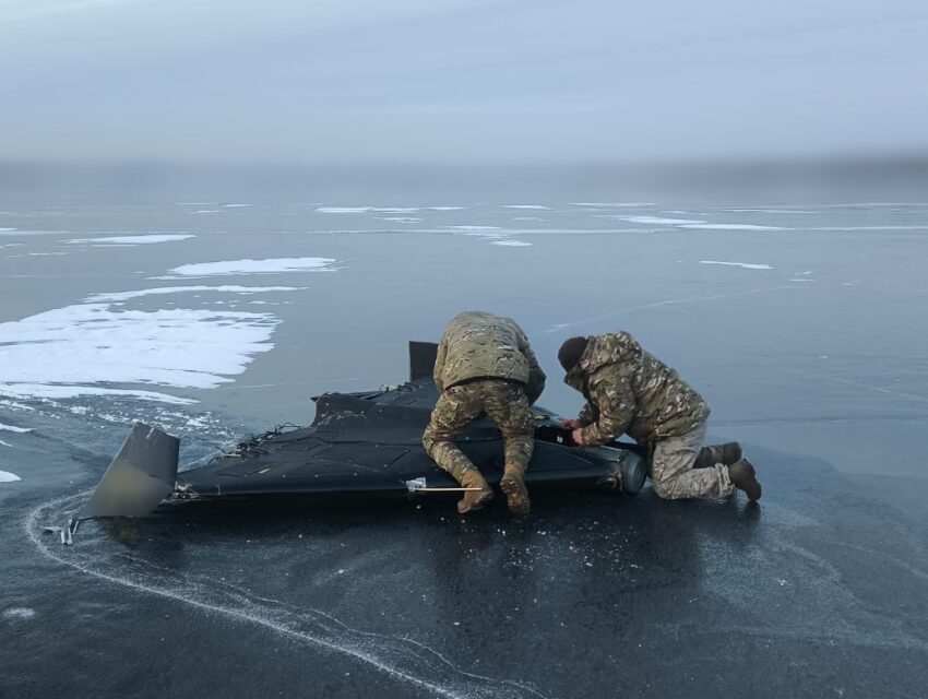 На Дніпропетровщині ворожий дрон впав на річну кригу та не здетонував