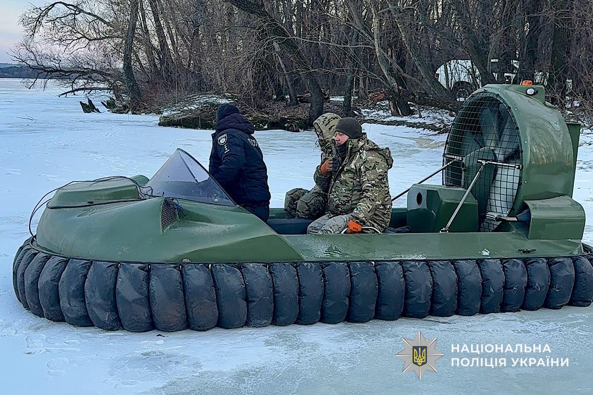 На Дніпропетровщині ворожий дрон впав на річну кригу та не здетонував - ФОТО