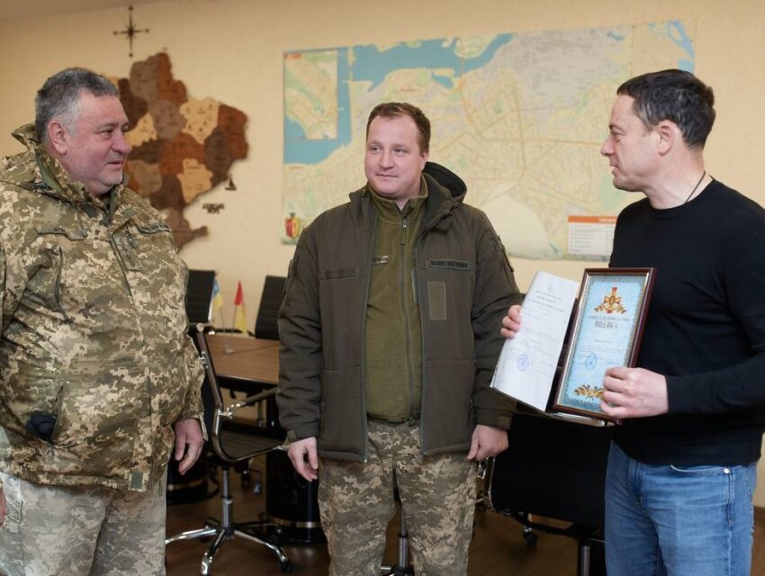 Мер Кам’янського отримав подяку за допомогу ЗСУ від Головнокомандувача Олександра Сирського