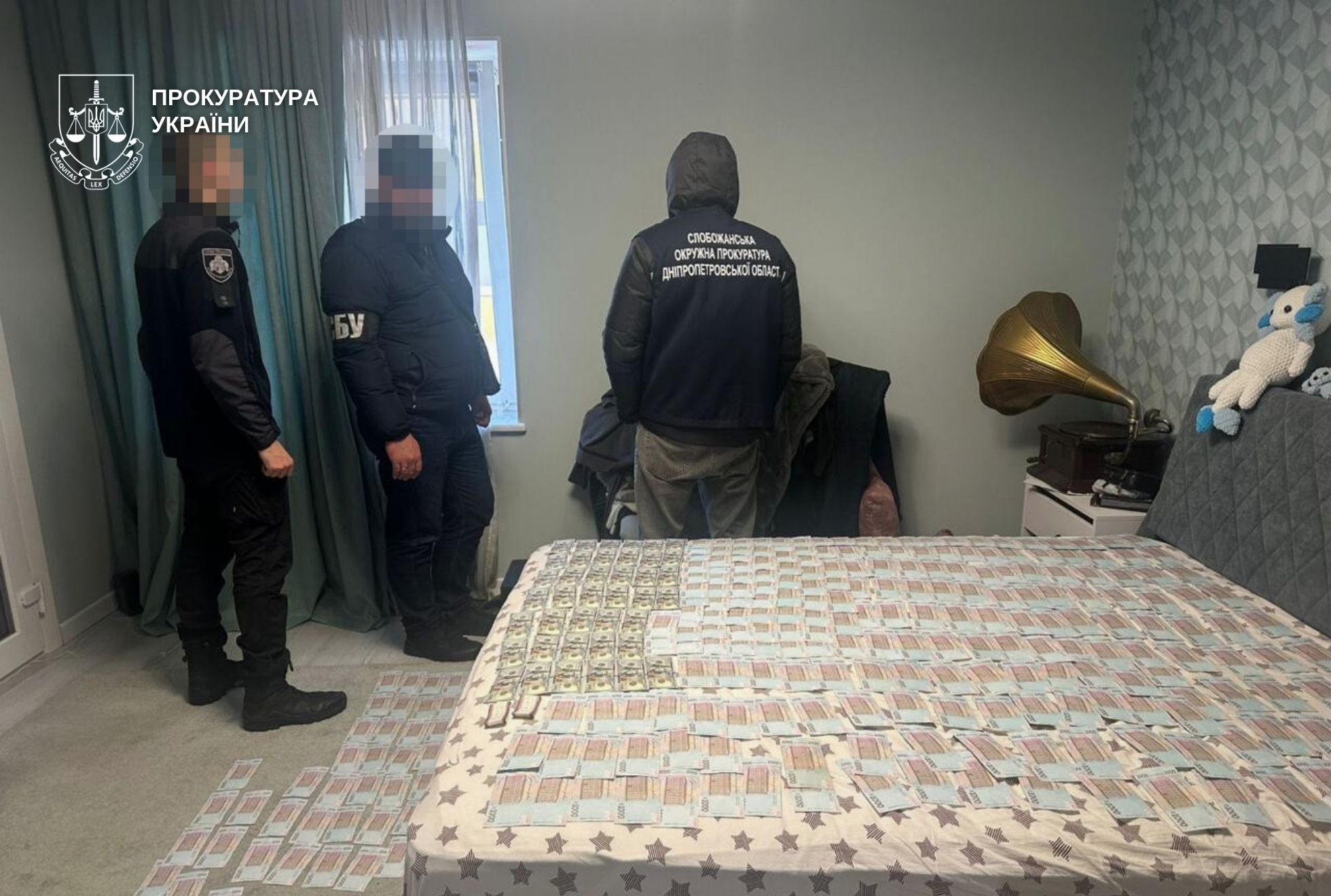 Вимагали за поховання в десять разів більше офіційної плати: на Дніпропетровщині депутат зі спільниками «заробляли» на родичах померлих - ФОТО