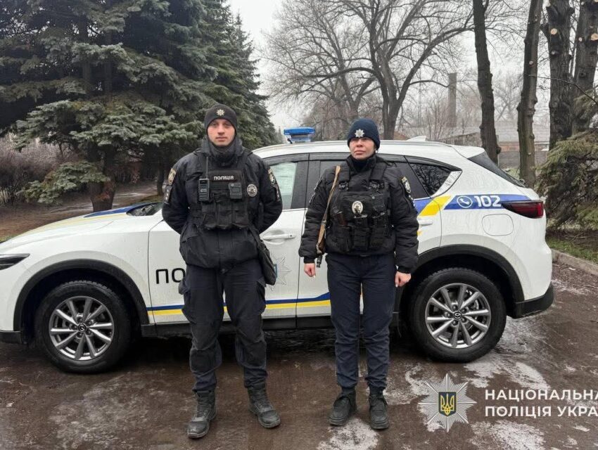 Впала та не могла підвестись: в Кам’янському поліційні врятували 92-річну жінку