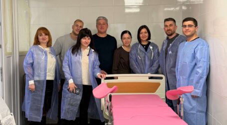 Благодійники передали лікарні №9 в Кам’янському сучасні акушерські ліжка