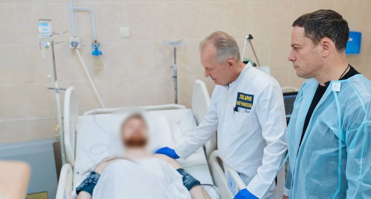 Родини загиблих захисників з Кам'янського ознайомились з програмою «Сім'я героя», яка діє в обласній лікарні ім. Мечникова - ФОТО