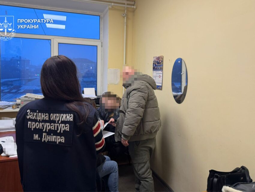 Замість травмованої прооперували дитині здорову руку: двох хірургів у Дніпрі підозрюють у службовій недбалості