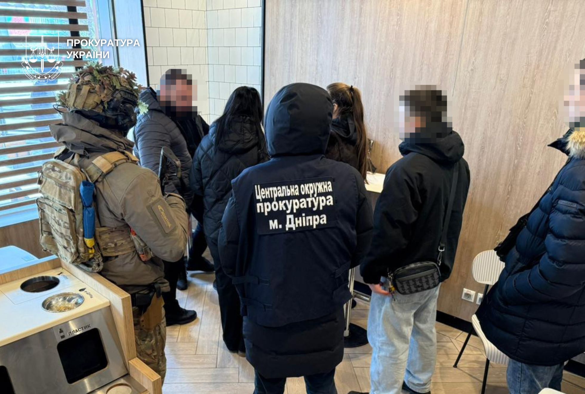 За 18 тис. доларів США обіцяв оформити непридатність до військової служби: мешканцю Кам’янського повідомлено про підозру - ФОТО