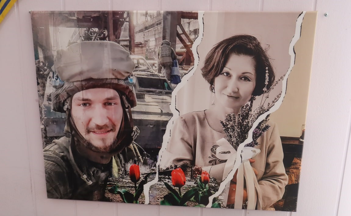 Мистецтво як сповідь та пам’ять: у Кам'янському відкрилась авторська виставка матері загиблого «азовця» Ганни Кісілішиної - ФОТО